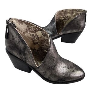 Band Of Gypsies Tusk Black Metallic Pewter Cut Out Back Zipper Booties Neutral